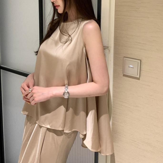 男ウケ夏のデート服】上品な肌見せが叶うサテンノースリーブトップス