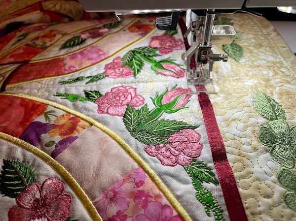 やっと完成したダブルウェディングリングのタペストリー - ミシン刺繍