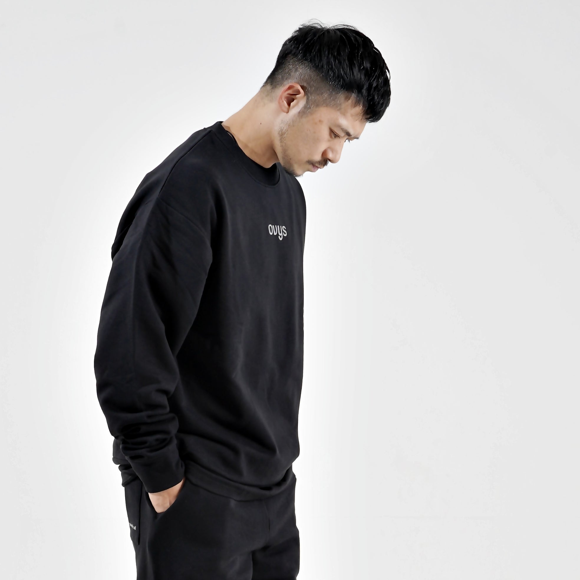 メンズ【ovys公式】オーガニックコットンヘビー裏毛ミニロゴクルー