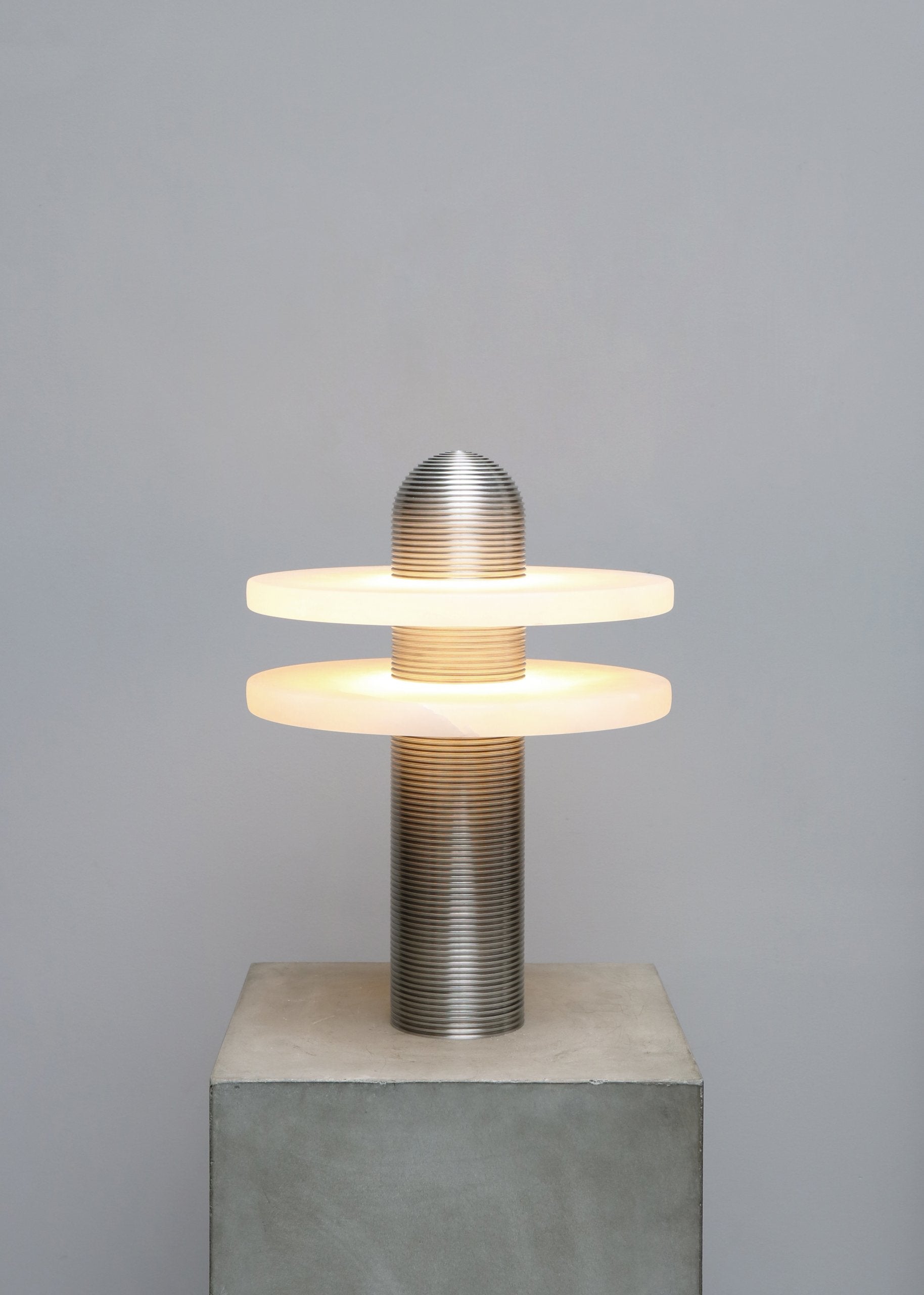 MEDIAN TABLE LAMP