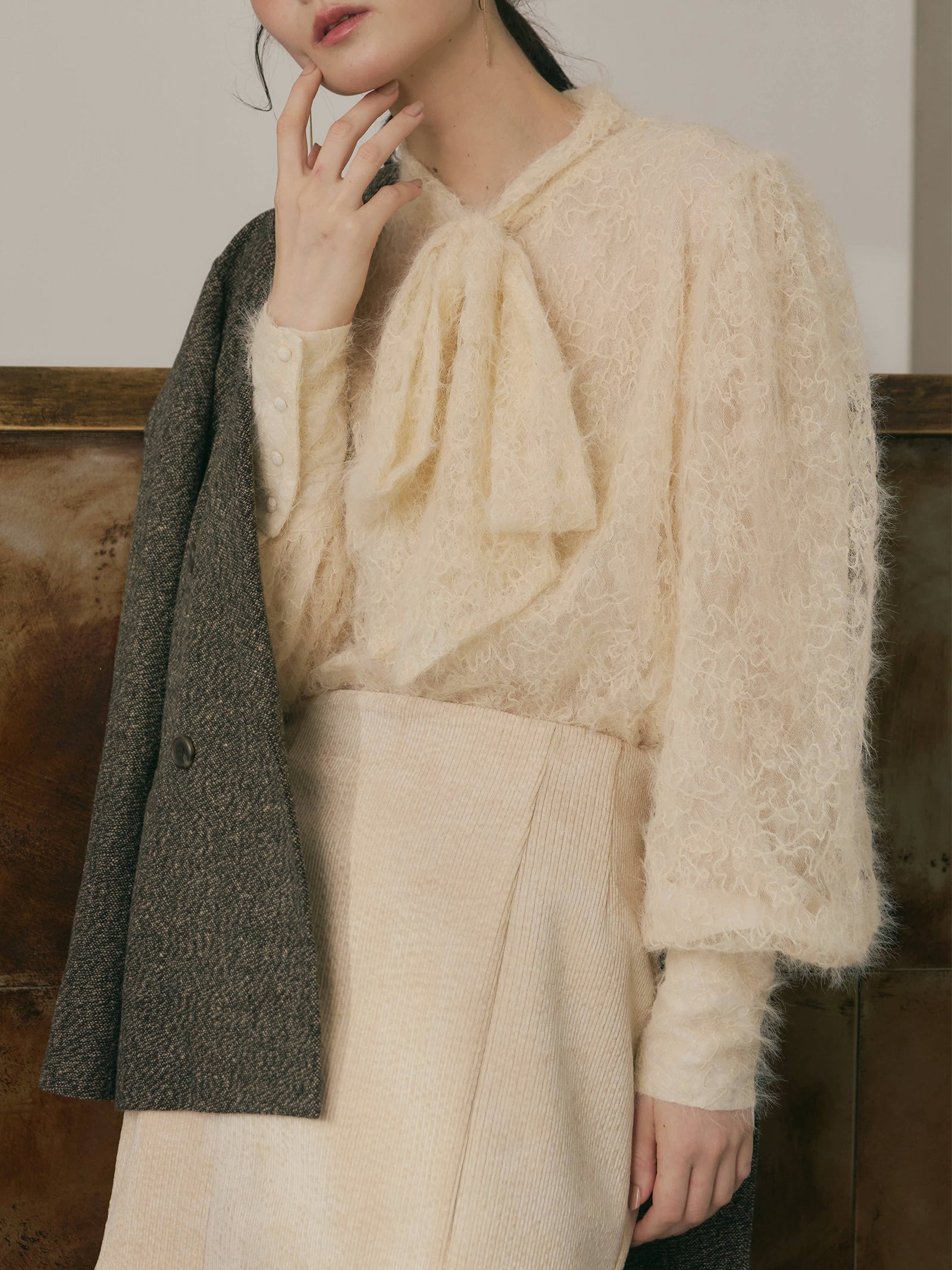 スパンコールレースリボンタイブラウス