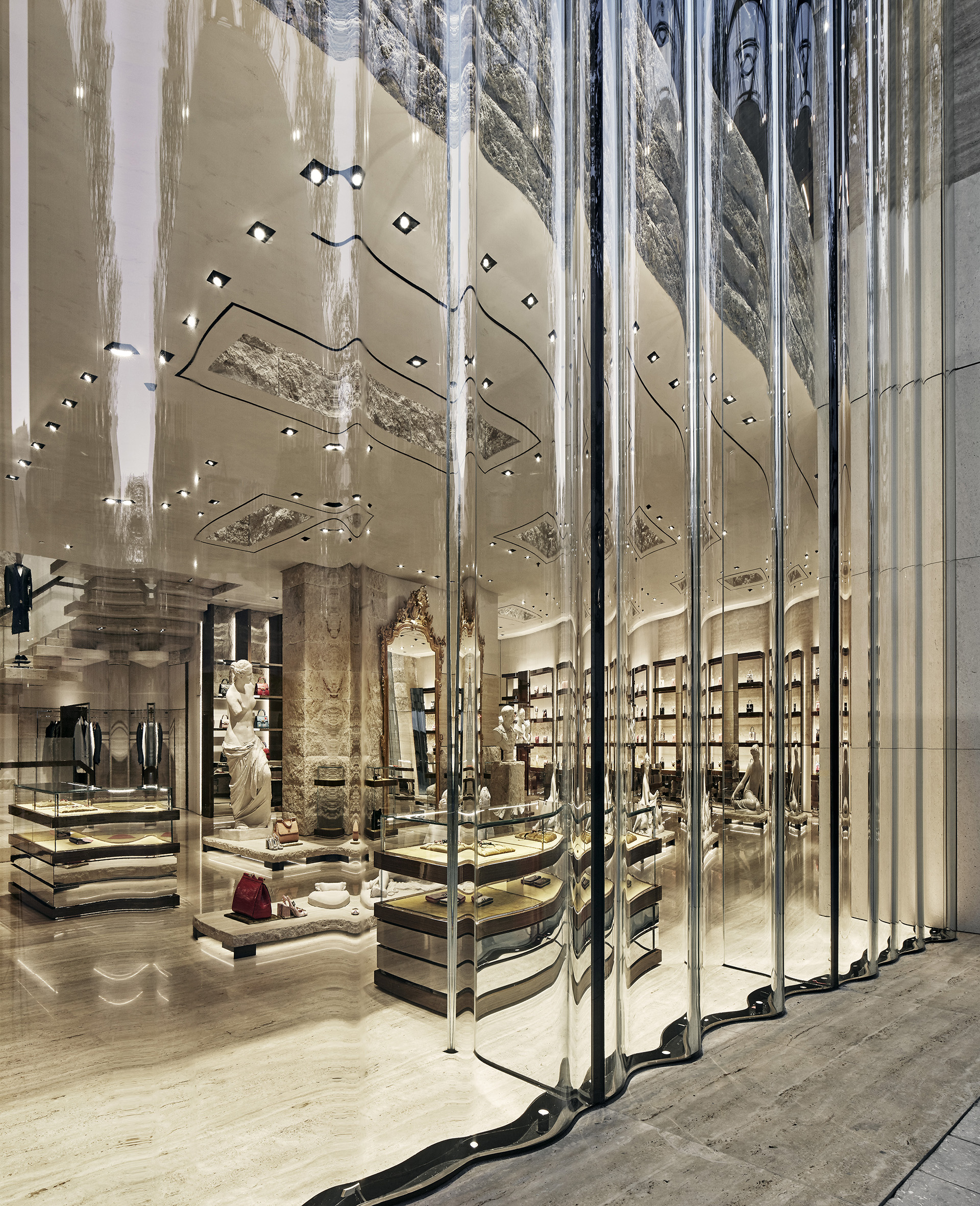 CURIOSITY NEWS | DOLCE & GABBANA NEW STORE IN MIAMI “BEHIND THE