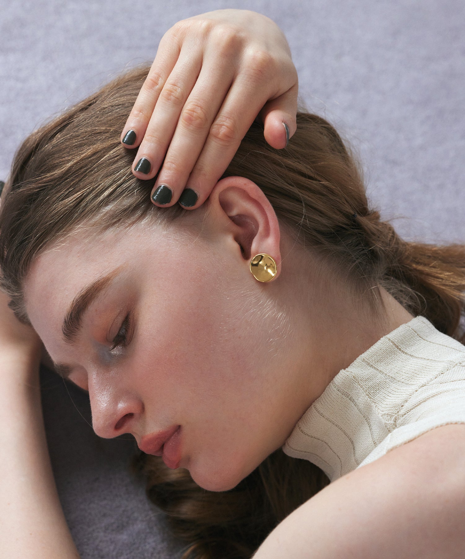 ゴールド]ニュアンスラウンドプレートピアス