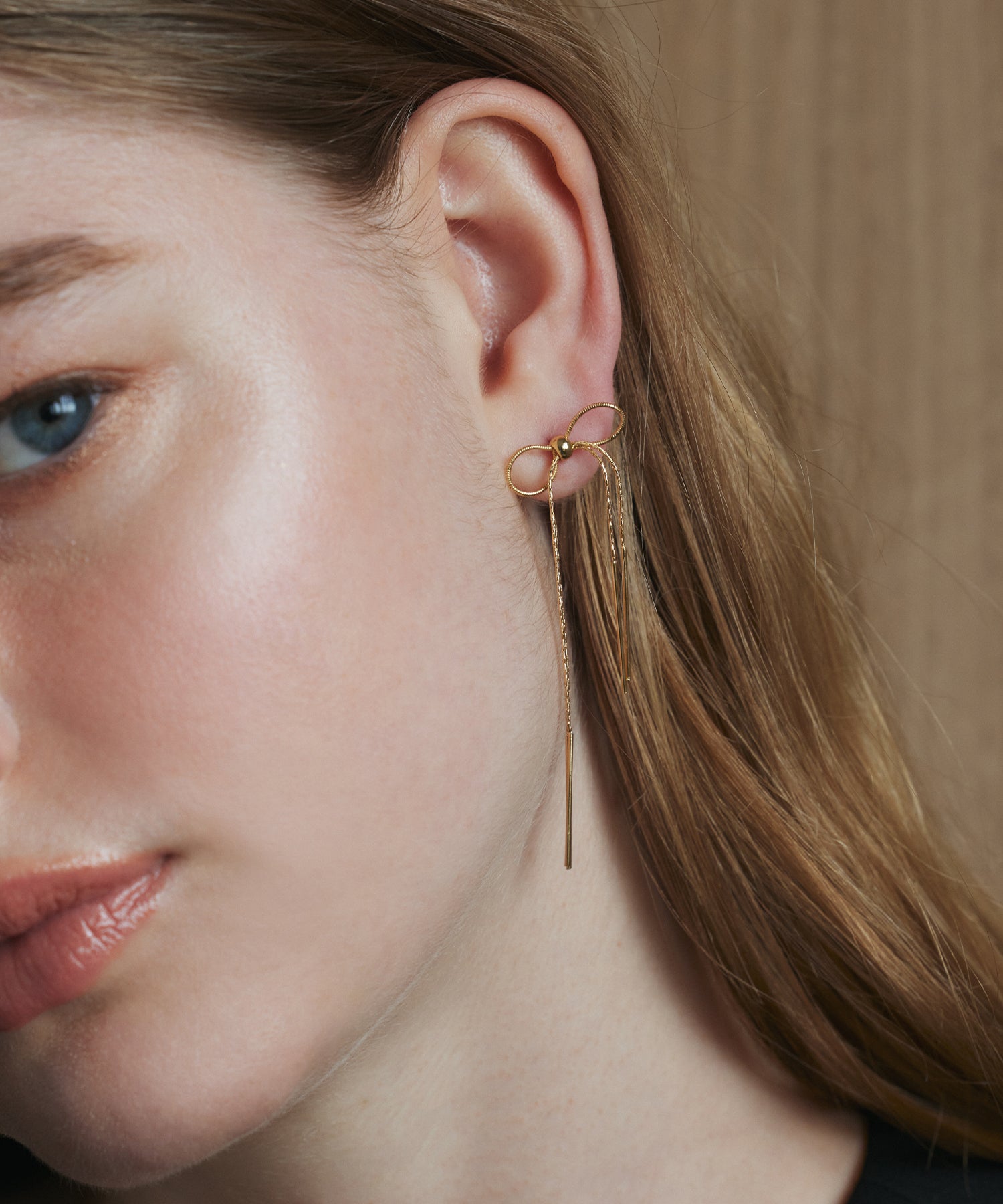 ゴールド]リボンチェーンピアス