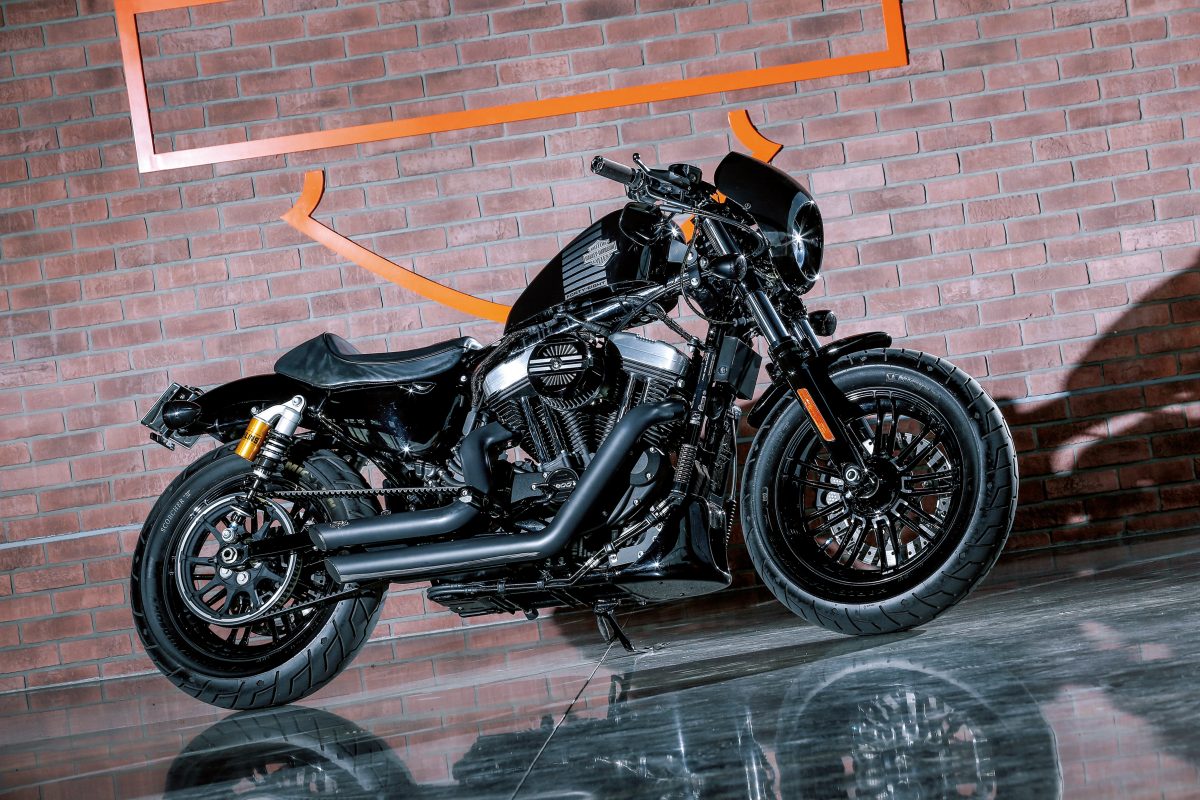 スポーツスターカスタムファイル】充実した足まわりでワンランク上の