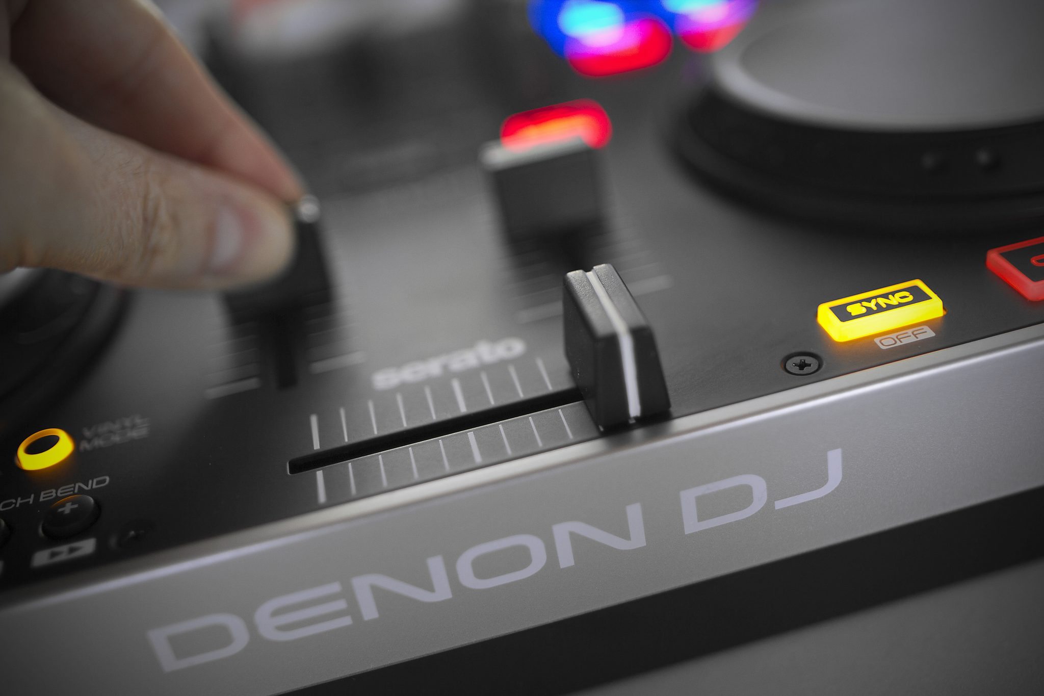 REVIEW: Denon DJ MC2000 DJ Controller