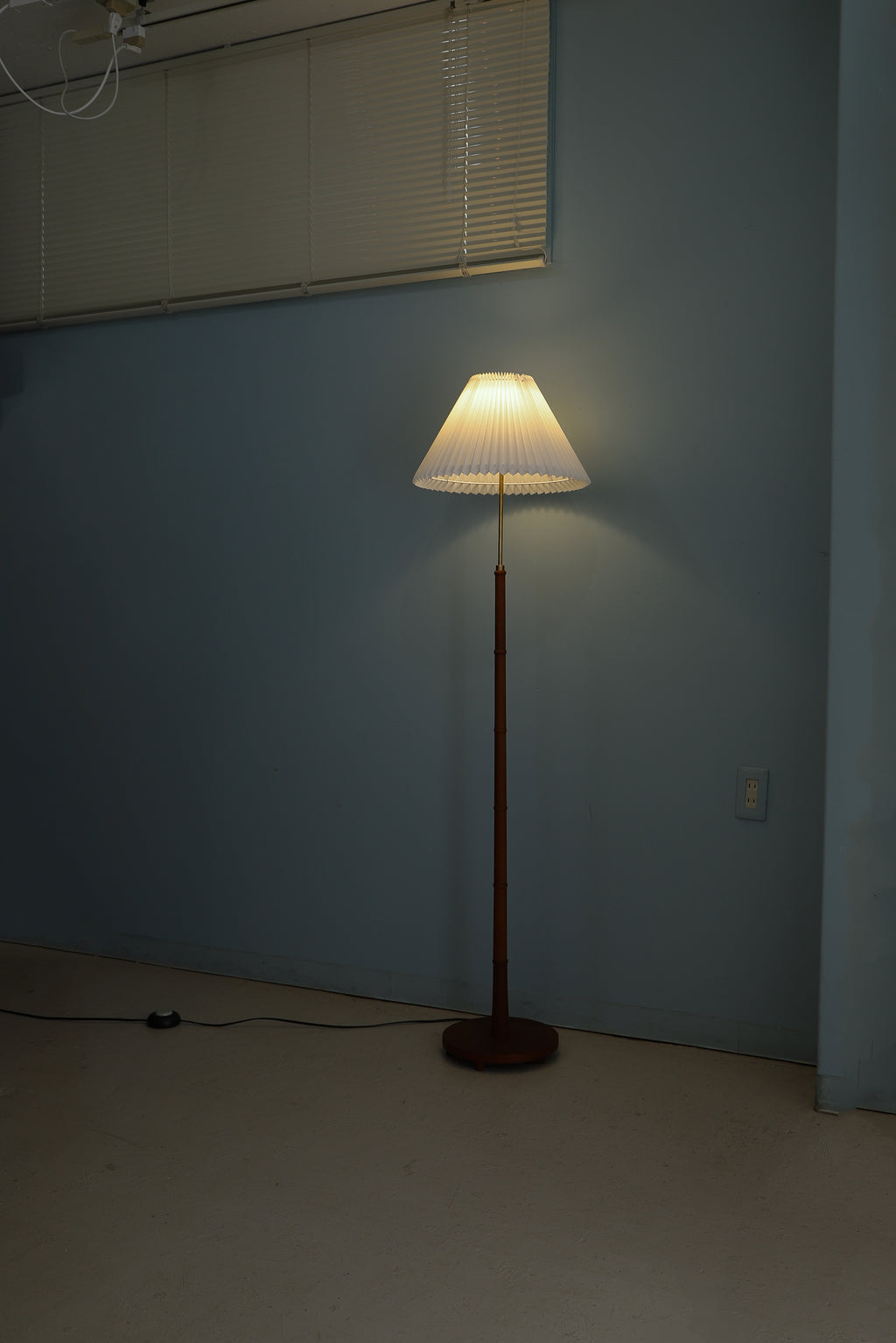 デンマークヴィンテージ フロアスタンドライト 間接照明 チーク材 北欧