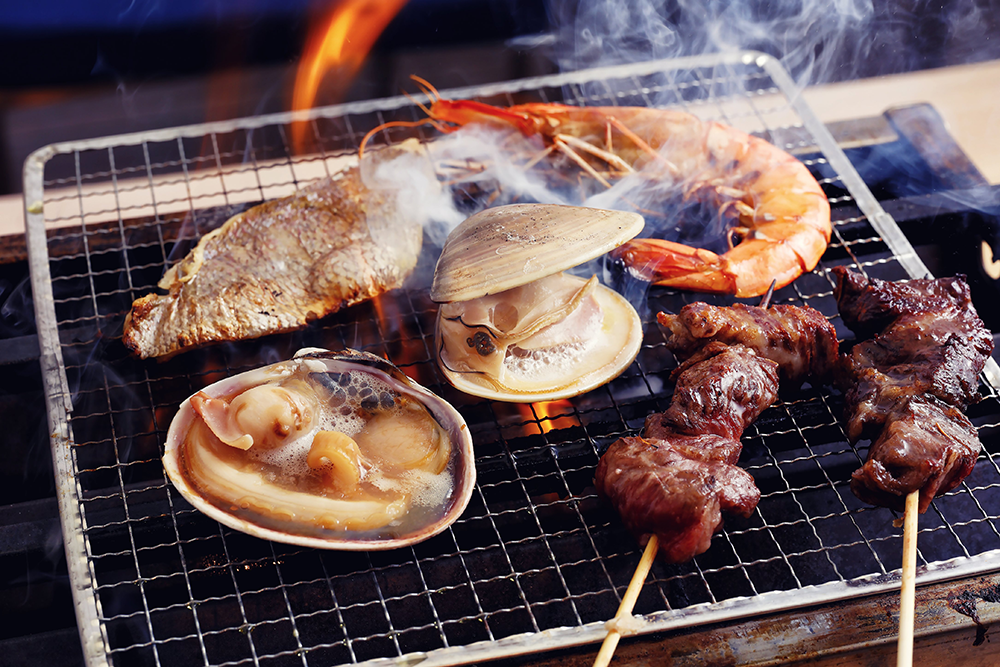海王市場”名物の浜焼きのご紹介！ | 【公式】あわじクラフトサーカス