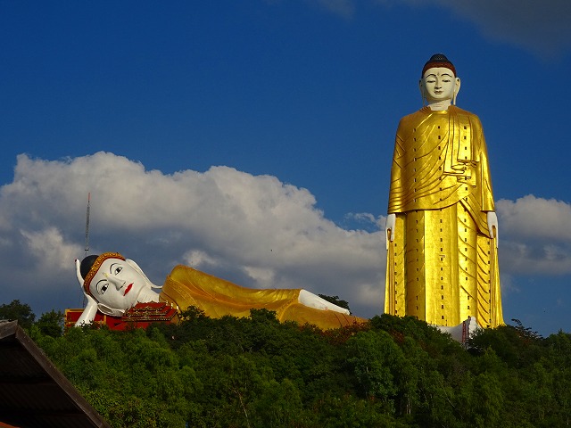 2016/12 ミャンマー旅行記 (22) 「立ち仏」に「寝仏」、そしてさらには