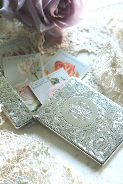 アンティークシルバーカードケース イギリス ハンドエングレーヴィング