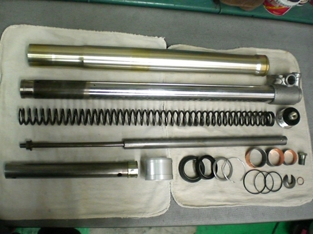 TS125 フロントフォーク オーバーホール - スズキ