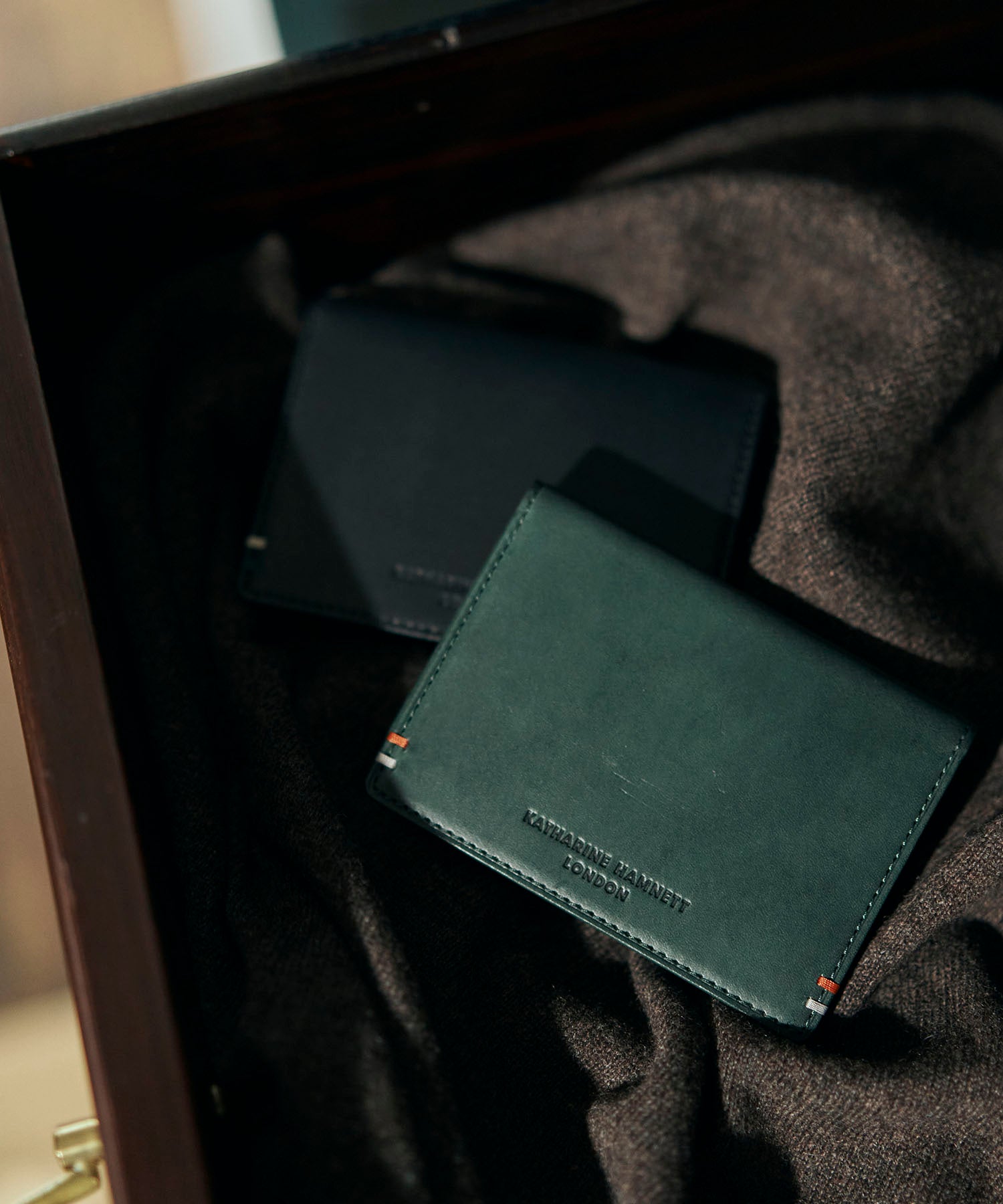 KATHARINE HAMNETT LONDON】VEGA カードケース/名刺入れ（490-52101）