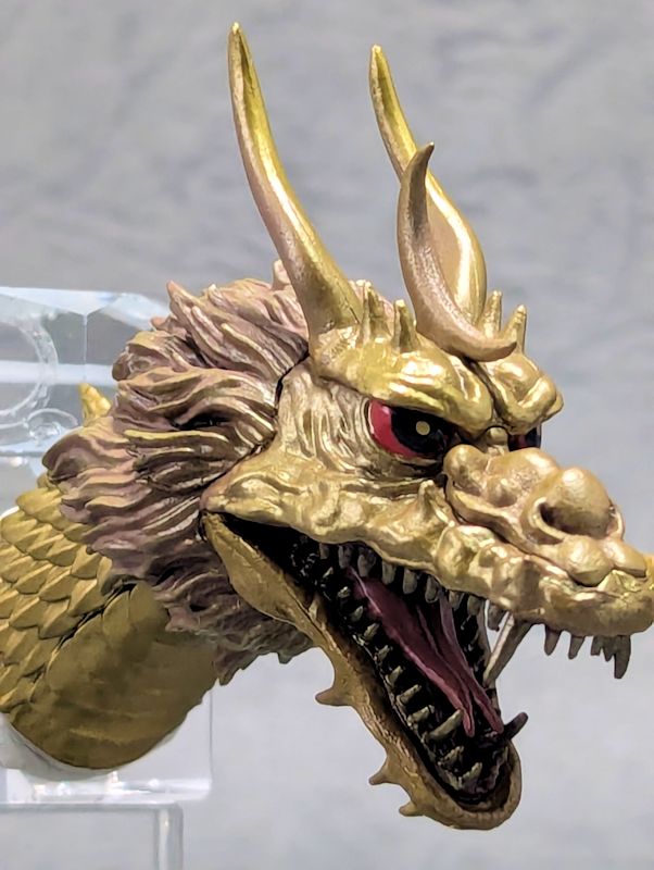 玩栗犬と、一番くじ ゴジラ×コング 新たなる帝国 モンスターヘッド