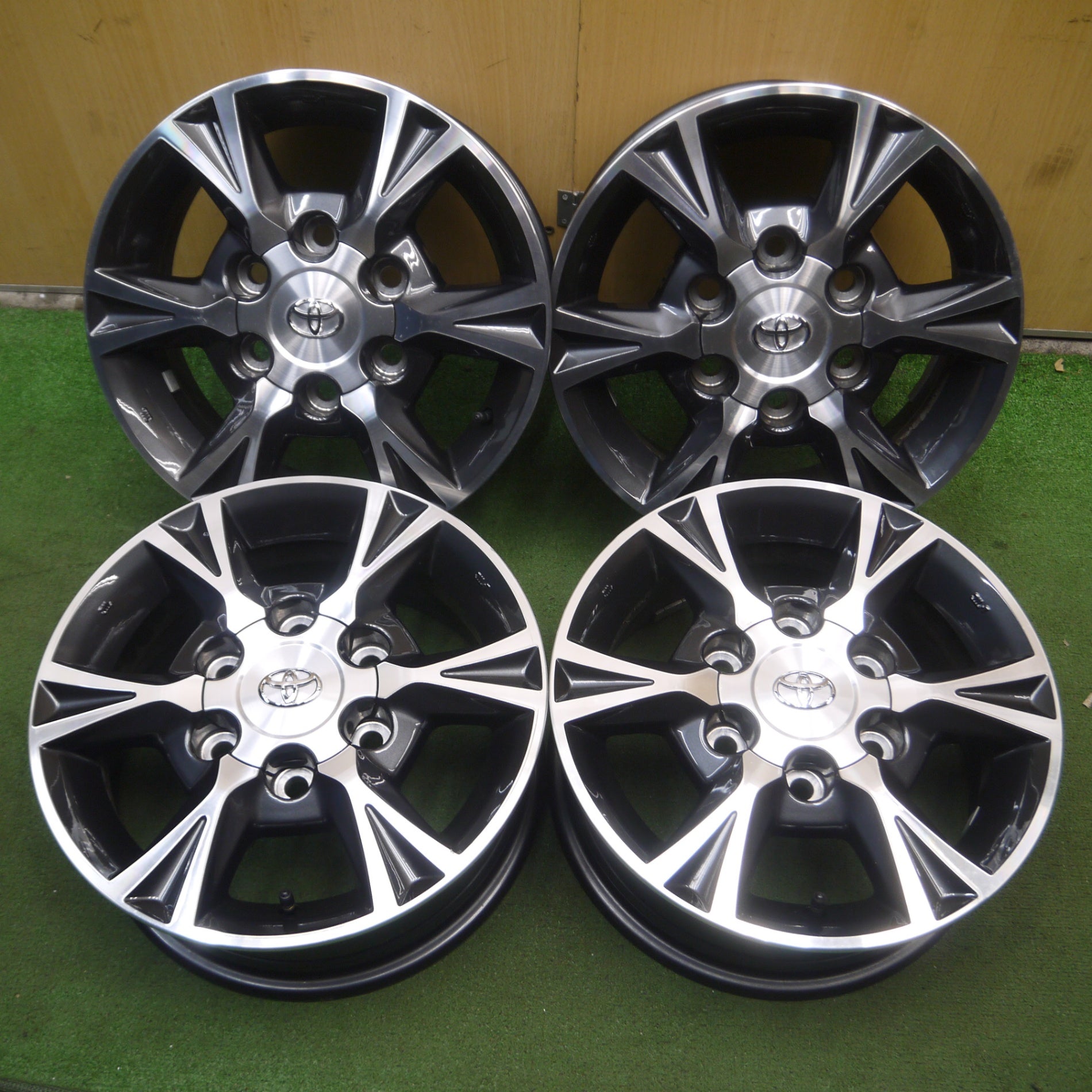 送料無料* 4本価格☆トヨタ 200系 ハイエース 純正 OP ホイール 15