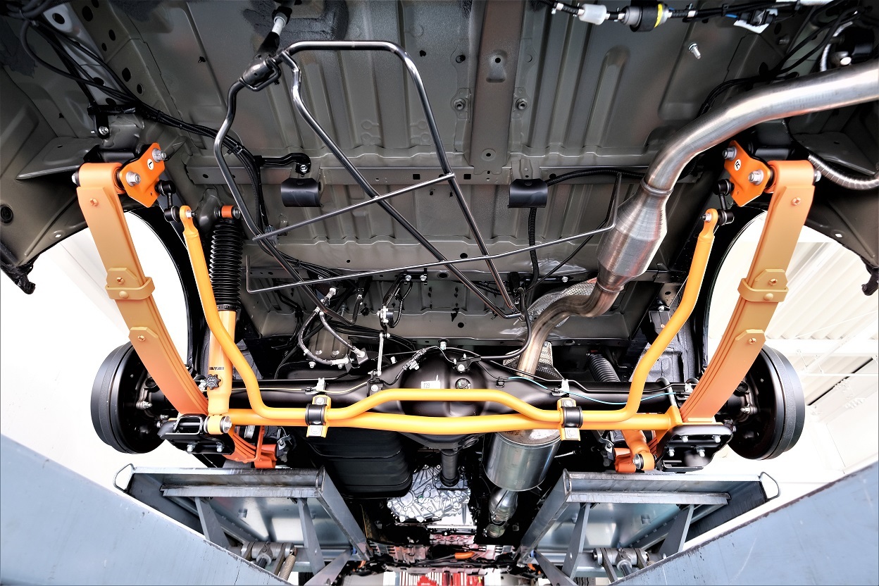 ハイエース ダークプライムⅡ 4WD 足回り編: 京都のカスタム屋さん