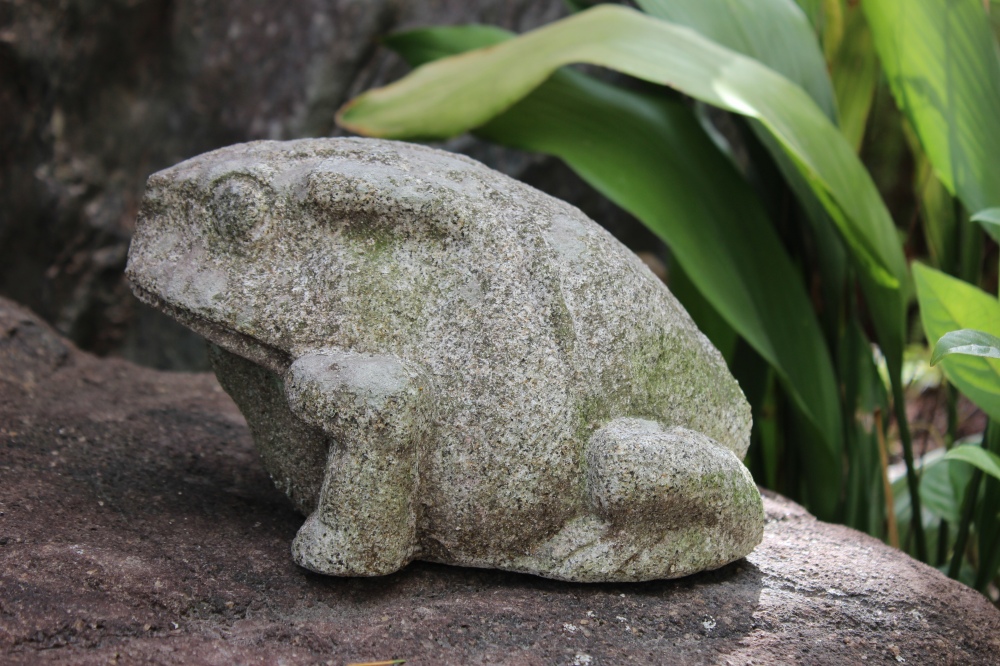 蛙の製品案内愛知県岡崎市の石灯篭・水鉢蹲など石材製品の製造販売杉田