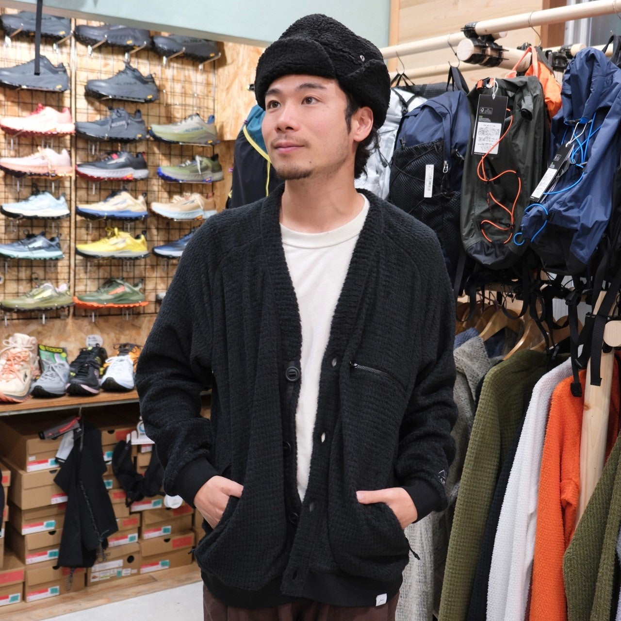 Alpha Cardigan（アルファの前開きVネックカーディガン）【CAYL