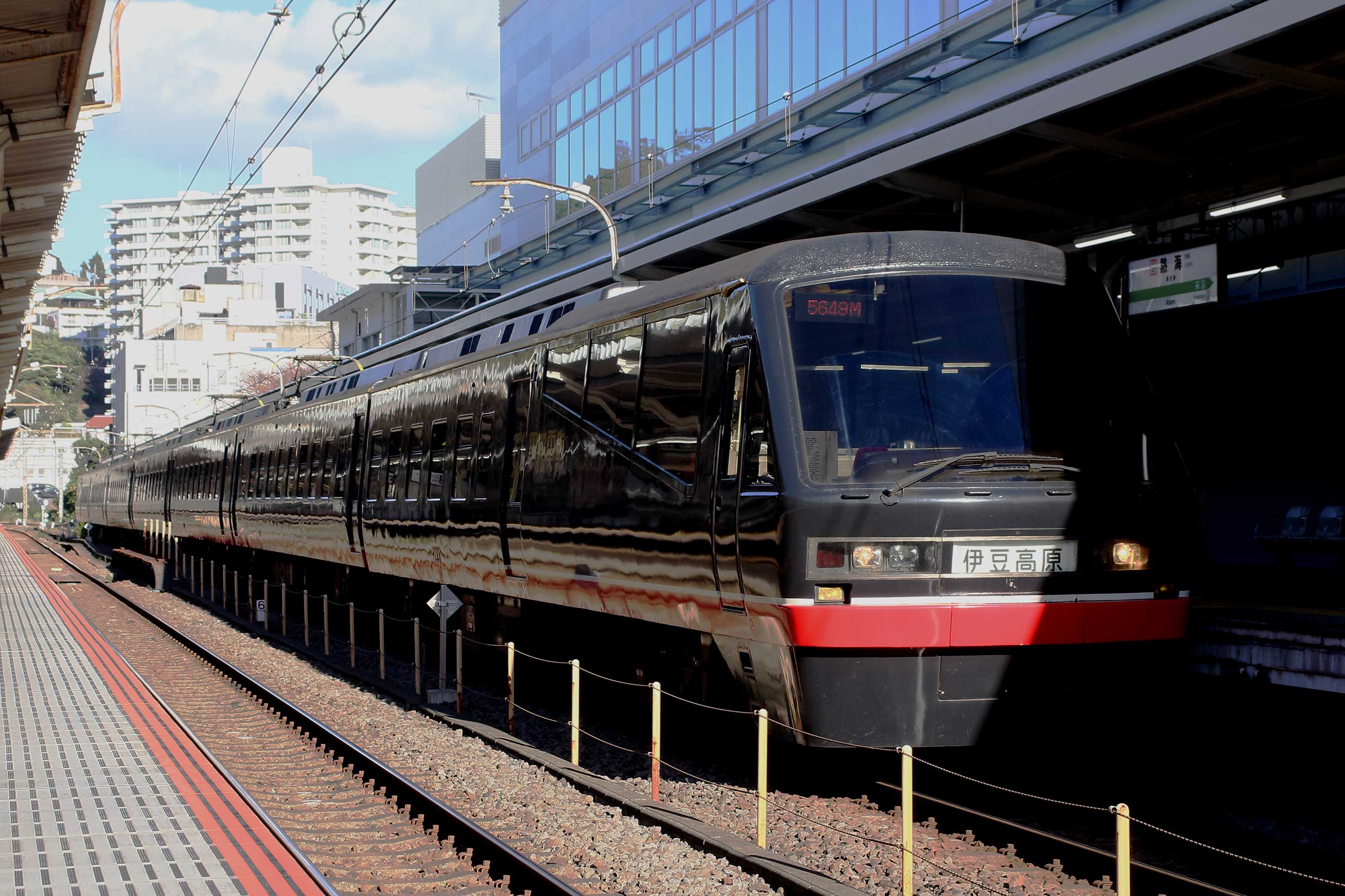 東急8000系車両はいま伊豆急行線で活躍中 | 電車のページ | 溝上慎一