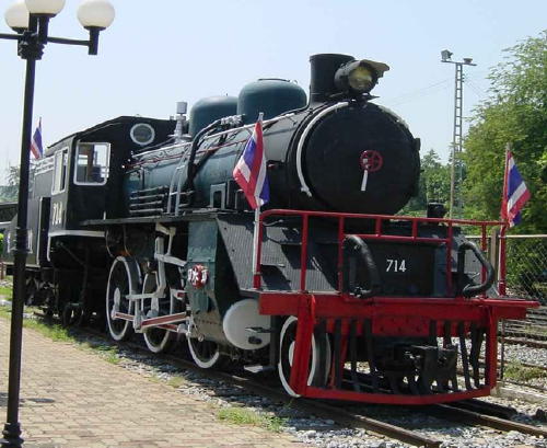 機関車のヘッドライトにウランガラス「ゴールデングローライト」