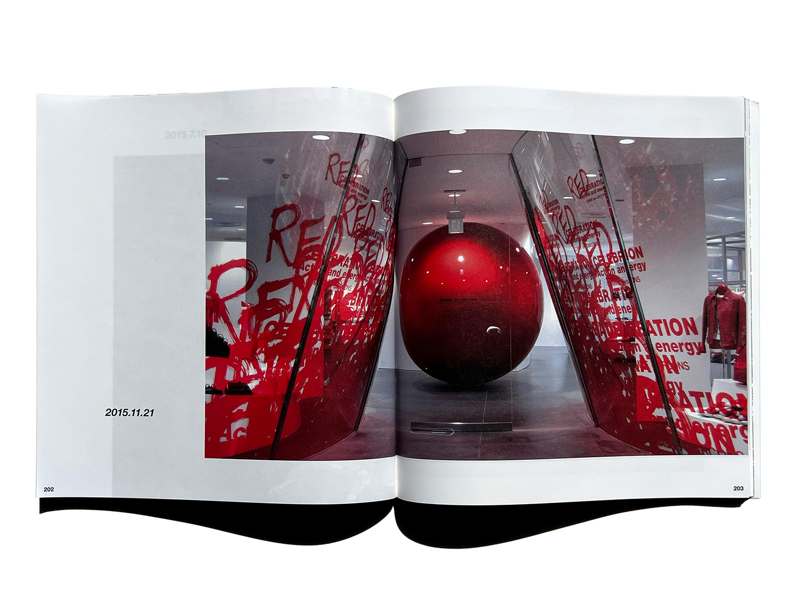 COMME des GARÇONS 1989-2023 | PAGE SPREAD