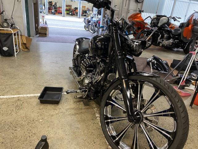 FXSB ブレイクアウト ソフテイル メンテナンス ドレンホース交換