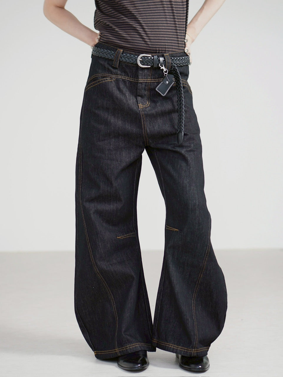 受注制【Chikashitsu +】lilting stitch curve denim pants