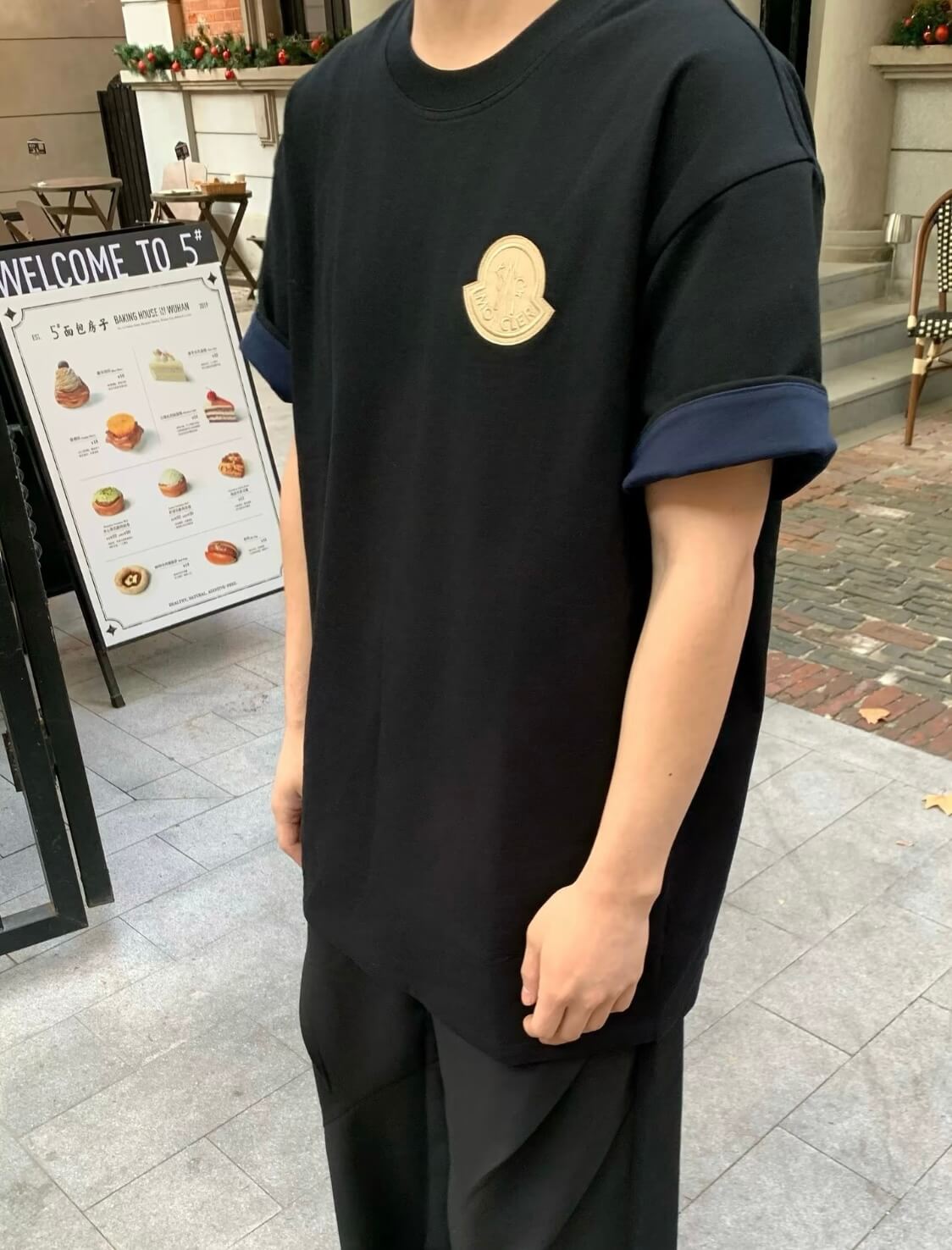 Moncler logo-patch reversible T-shirt – HolloMen