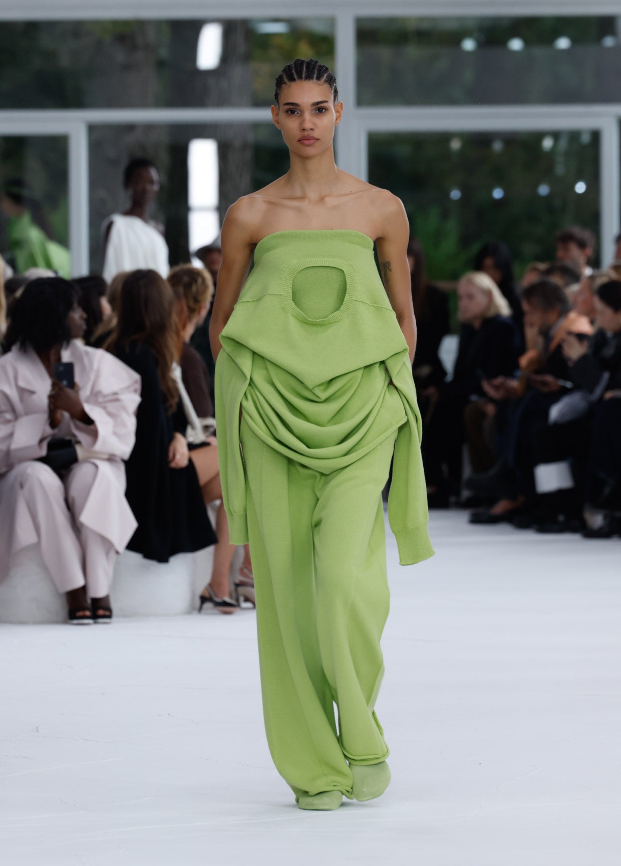 ISSEY MIYAKE SPRING SUMMER 2025 コレクション 28 – isseymiyake.com