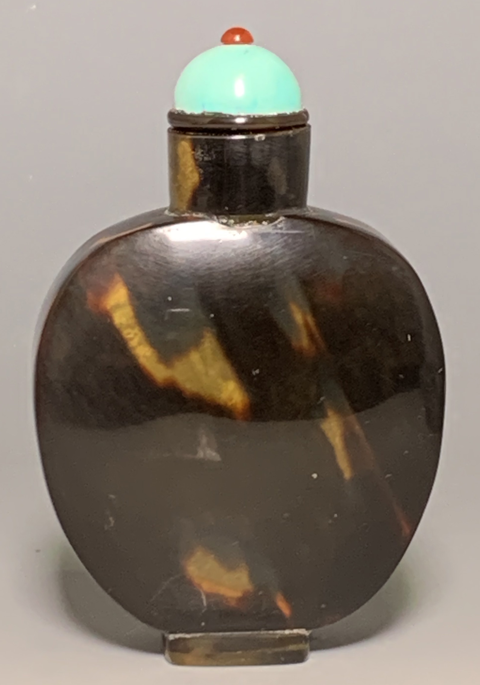 玳瑁煙壺Tortoise shell (常心草堂網站提供)