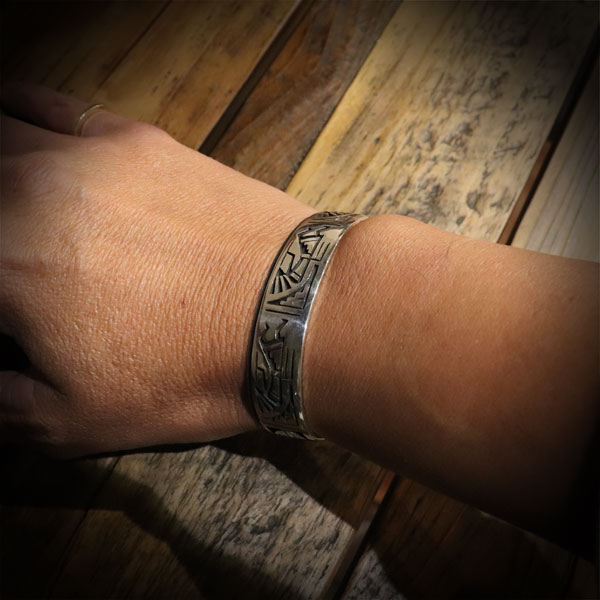 Clifton Mowa クリフトン モワ プレイヤー ココペリ オーバーレイ バングル