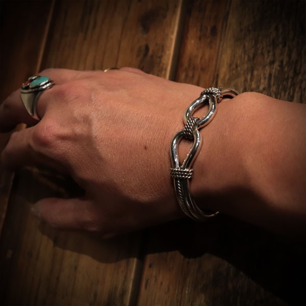 Steve Arviso スティーブ アルヴィソ ホースウィスパラー バングル Navajo