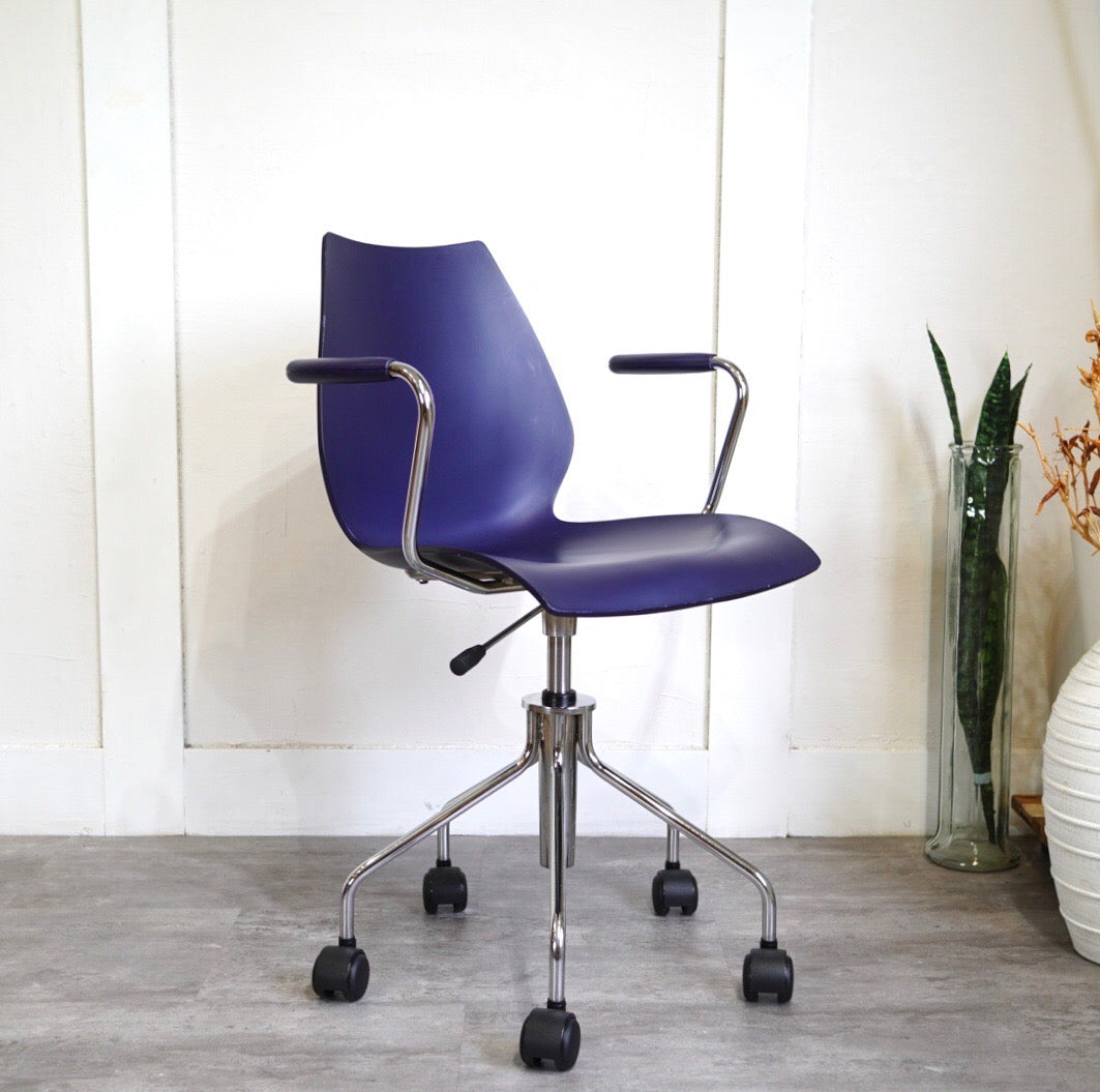 カルテル / Kartell マウイチェア / MAUI アームキャスター付 ネイビー