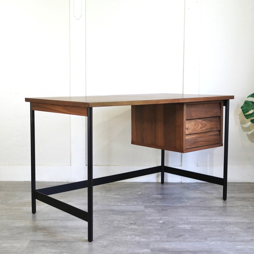 ウニコ / unico タルヴィ / TALVI デスク ウォールナット 中古