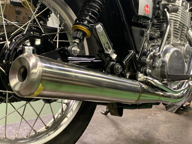 SR400 18~POWERBOX silencer | 忠さんが陣頭指揮をとってマフラーを