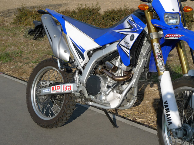 WR250R | 忠さんが陣頭指揮をとってマフラーを開発していく実際の
