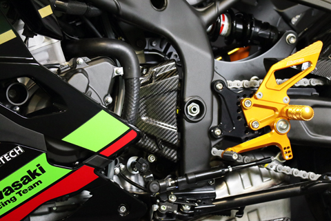 Ninja ZX-25R (2020-) フロントスプロケットカバー --