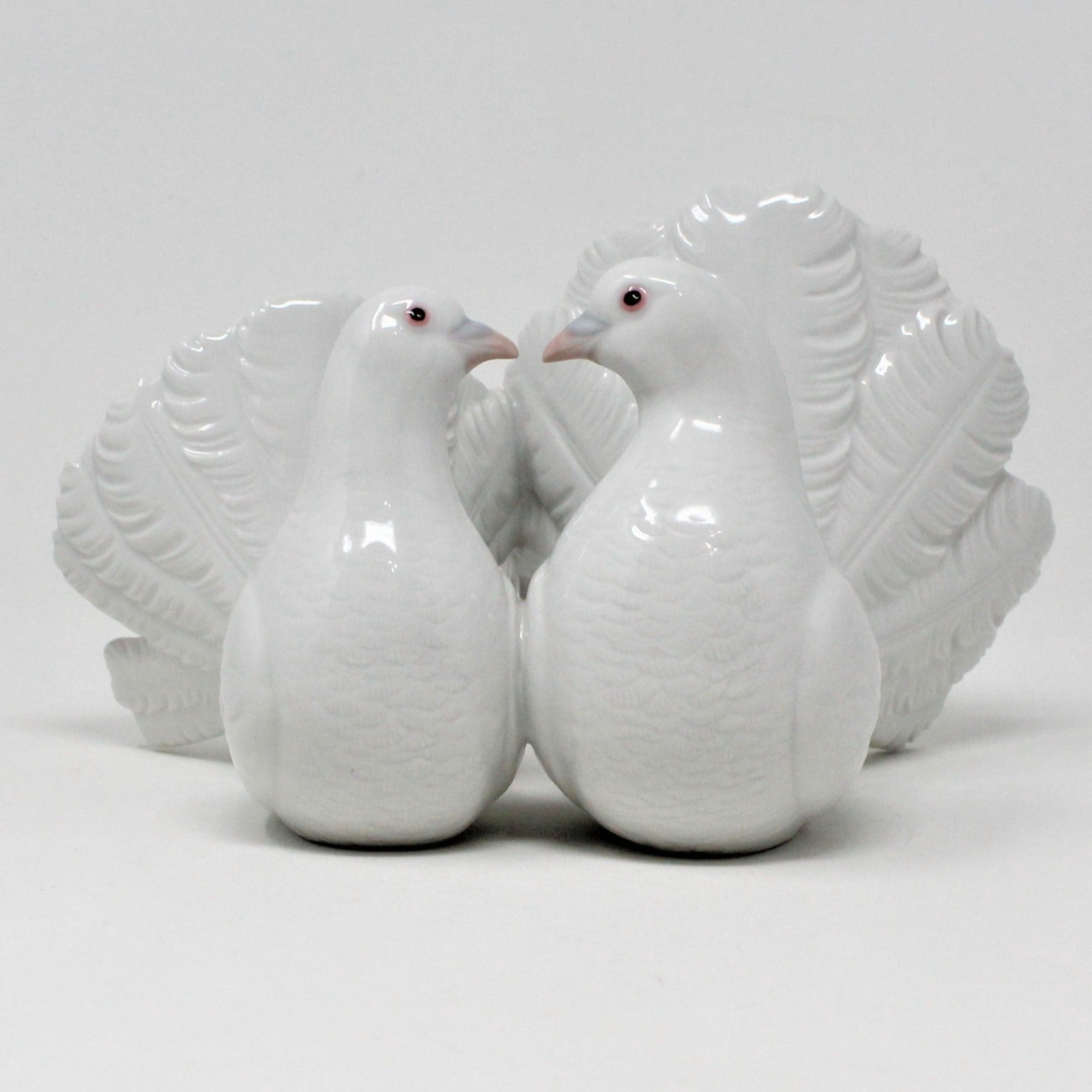 Sculpture, Lladro, Couple of Doves, Vintage 1970's, SOLD – Antigo