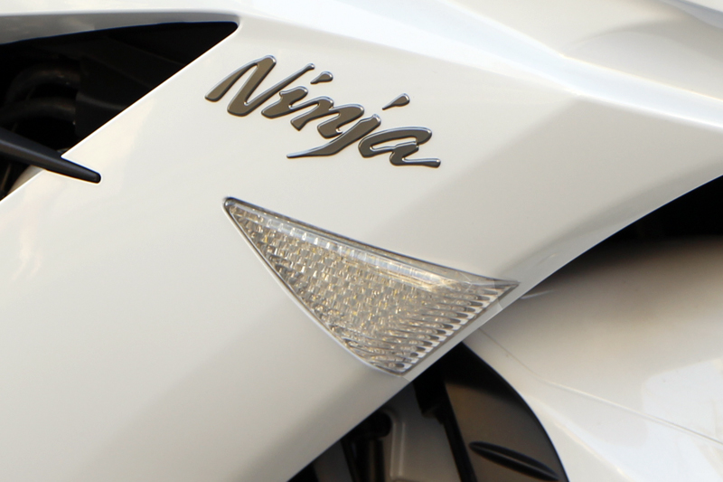 カワサキ ZX-14R用カスタムウィンカー｜BOSSCOM