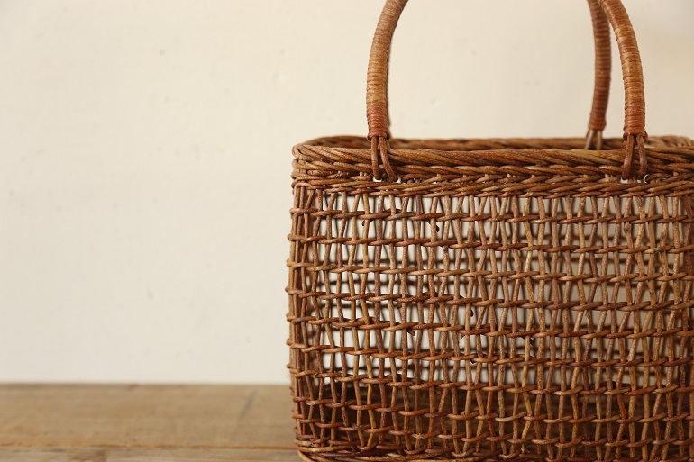 上品な佇まいの細目こだし編みのかごバッグ mi・estilo｜ミ