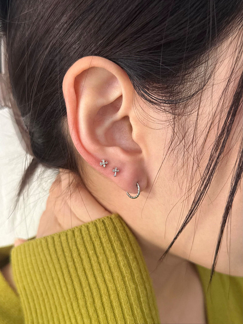 サージカル]クロス モチーフ ピアス (3color) 16G ゴシックク ボディ