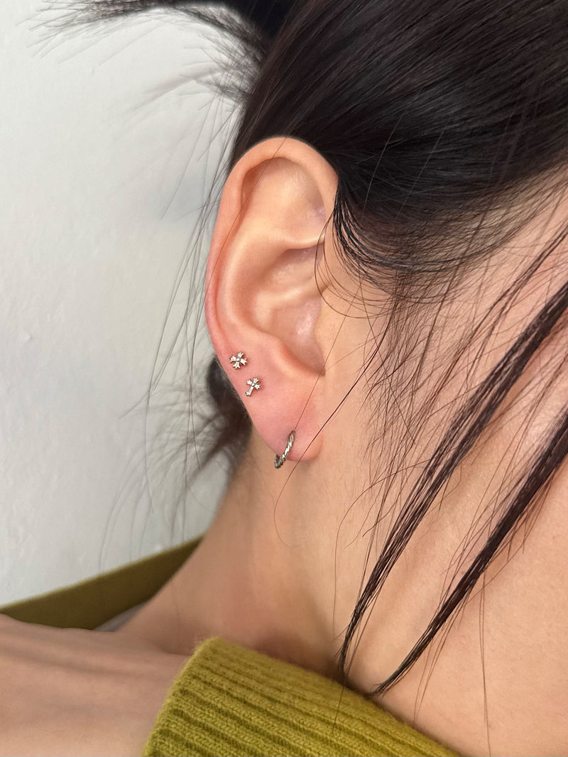 サージカル]クロス モチーフ ピアス (3color) 16G ゴシックク ボディ