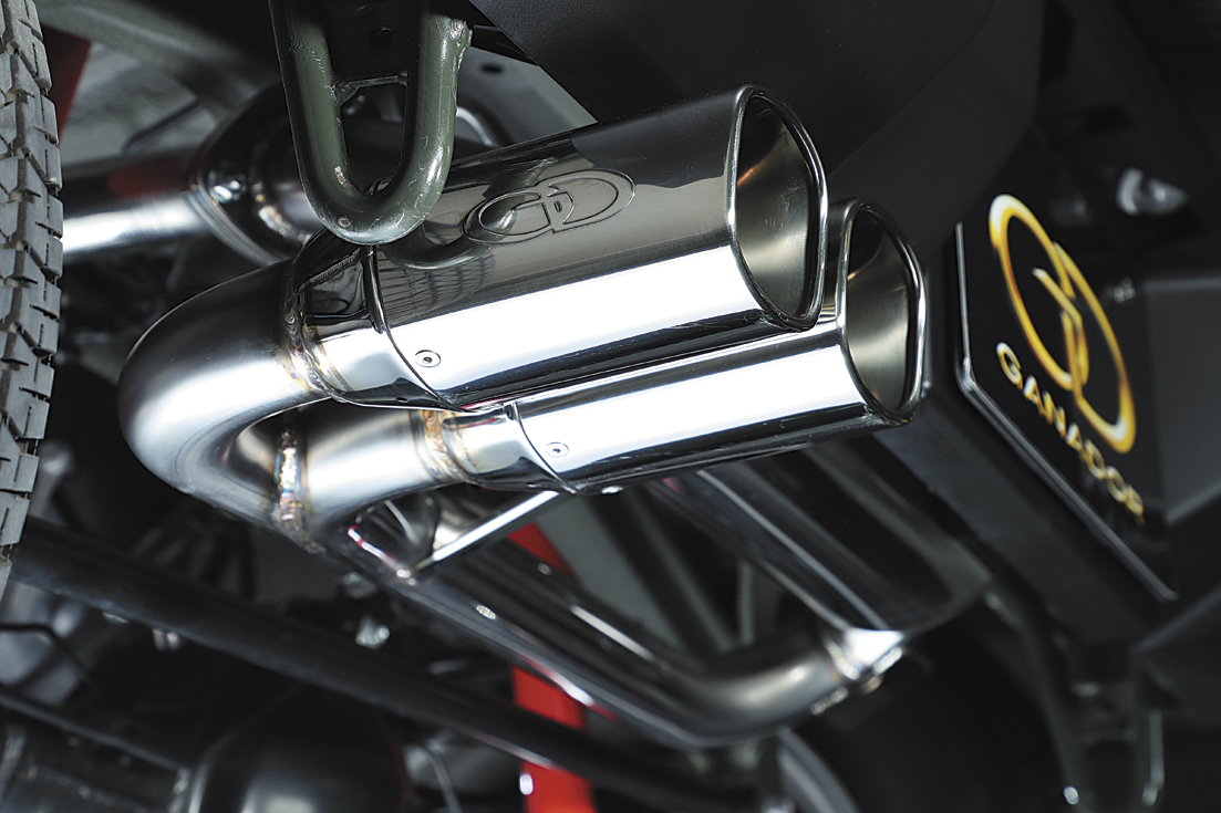 ジムニーのスポーツマインドを覚醒する「GANADOR」の専用設計マフラー