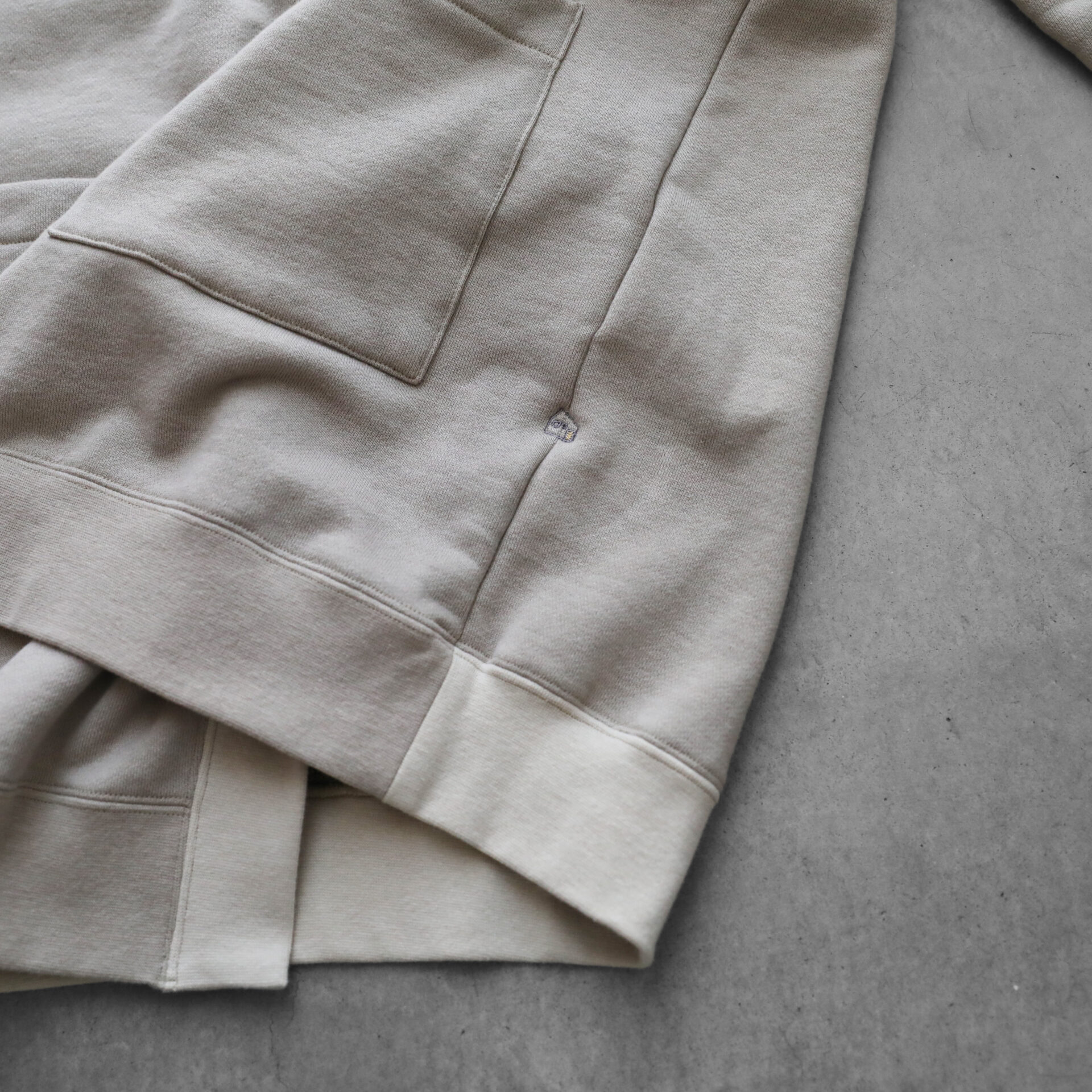 HUIS in house］SUVINスウェットロングカーディガン（カーキベージュ