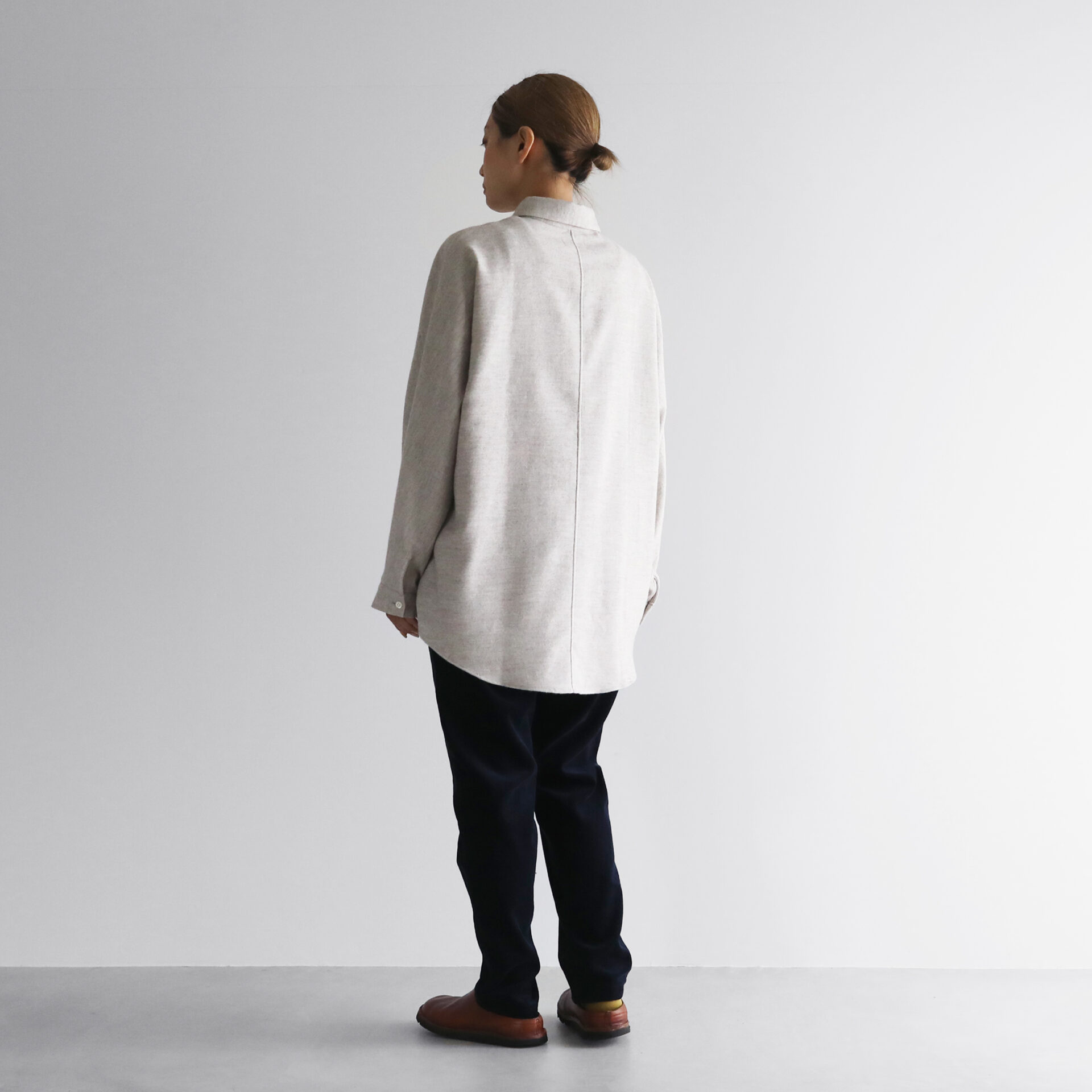 ヤクウール綾ネルシームレスオーバーシャツ【ユニセックス】020を