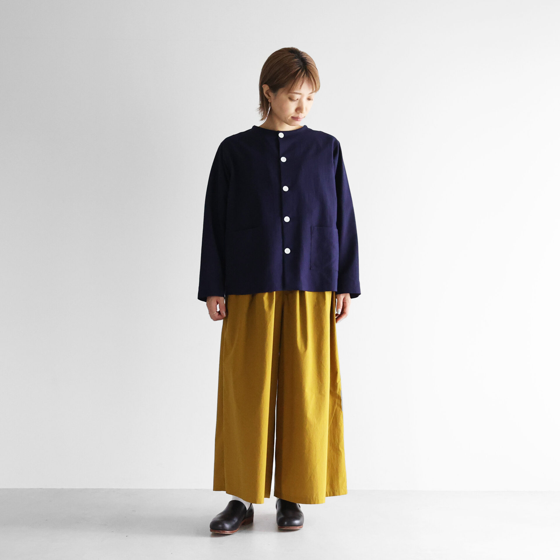 スヴィンオックスフォードノーカラーシャツジャケット 010をリリース