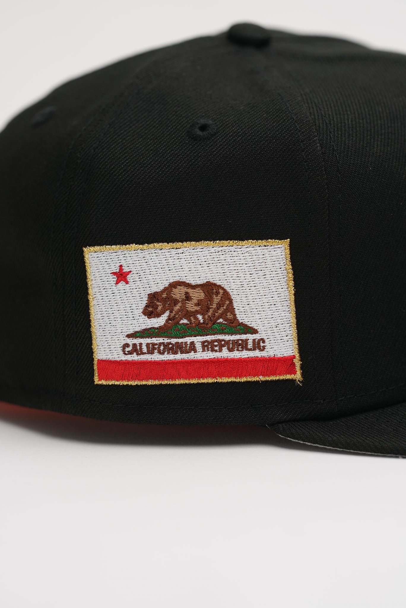 Limited Black / White California State Flag 1LoveIE New Era 59FIFTY Fi
