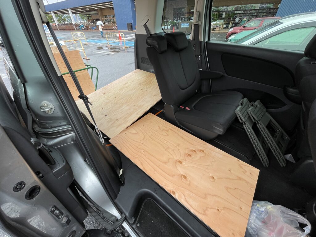 イレクターパイプを使って車中泊できるフラットな棚を作る方法