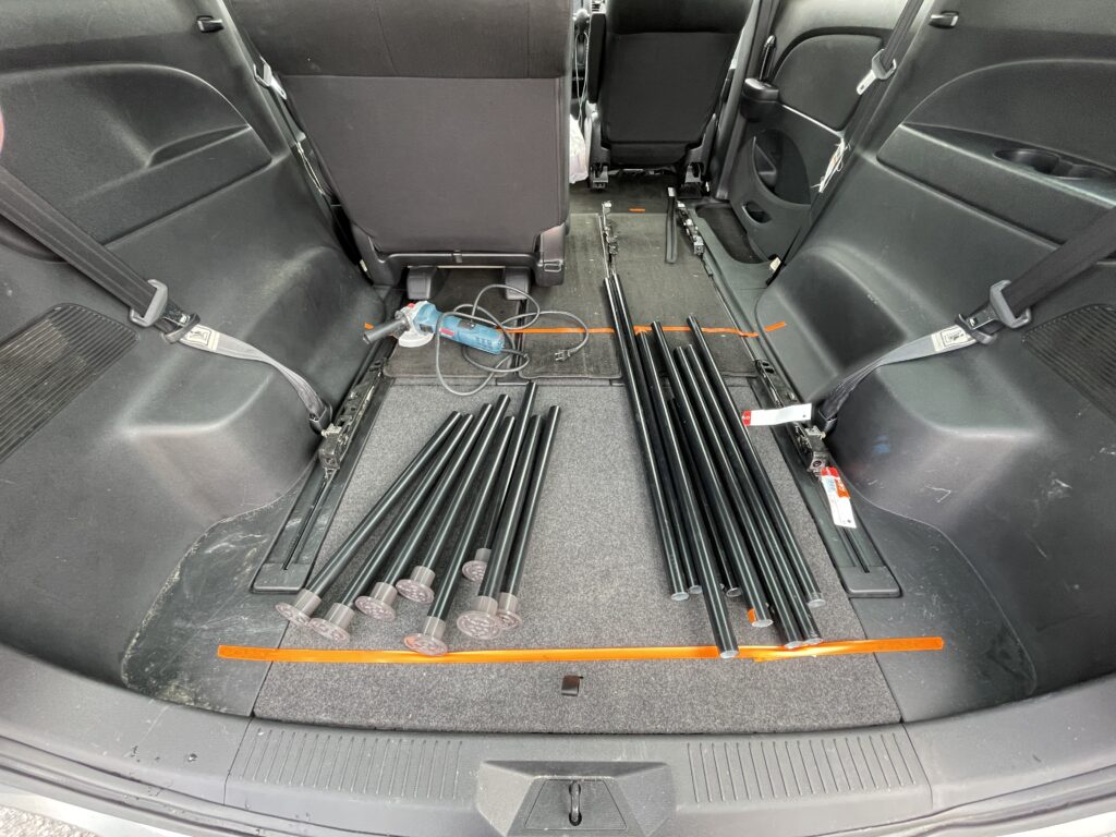 イレクターパイプを使って車中泊できるフラットな棚を作る方法