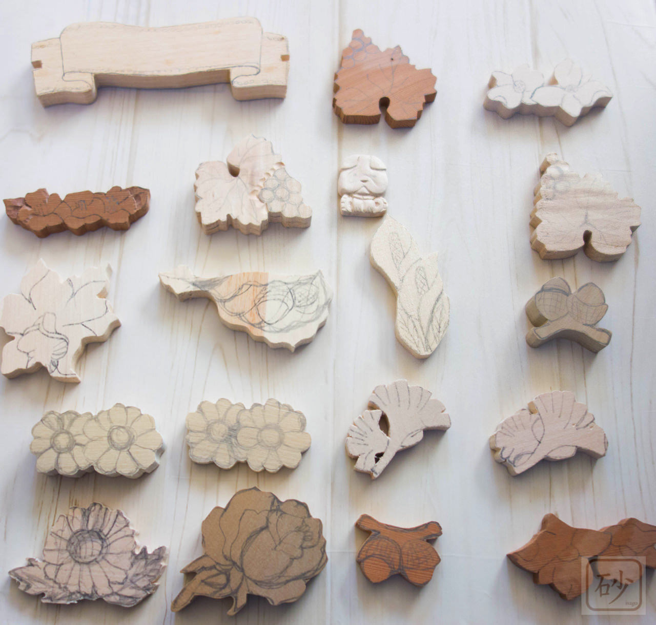 木彫りのブローチ制作中 | 木を彫る日々