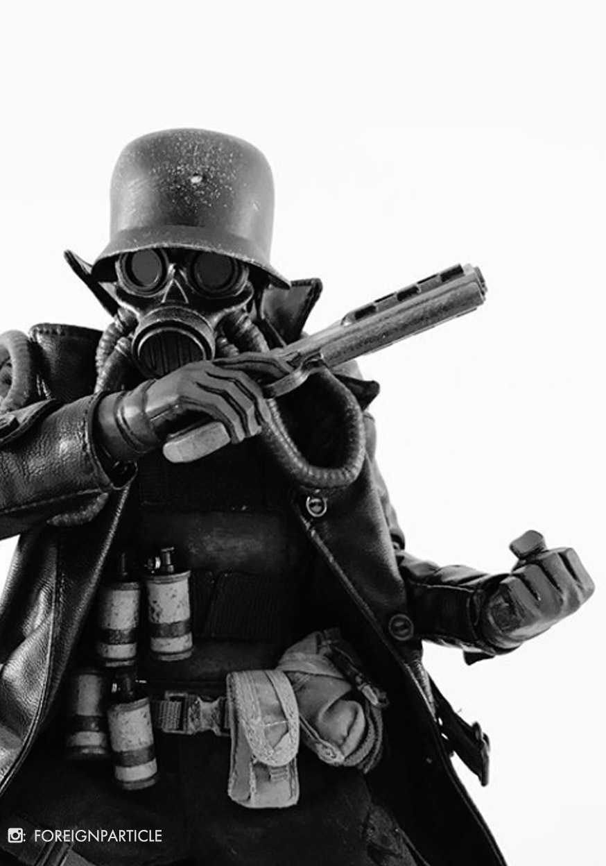 Von de Plume by Ashley Wood (one sixth) toy release info, variants